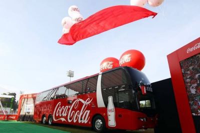 El bus de la Roja se queda sin imagen: Coca Cola pone fin al contrato con la selección chilena tras 60 años