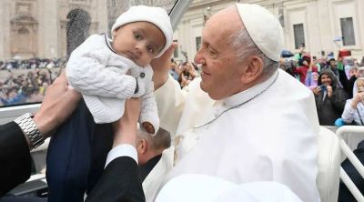 El Papa pide promover pol�ticas que acojan la vida en el D�a Internacional de las Familias