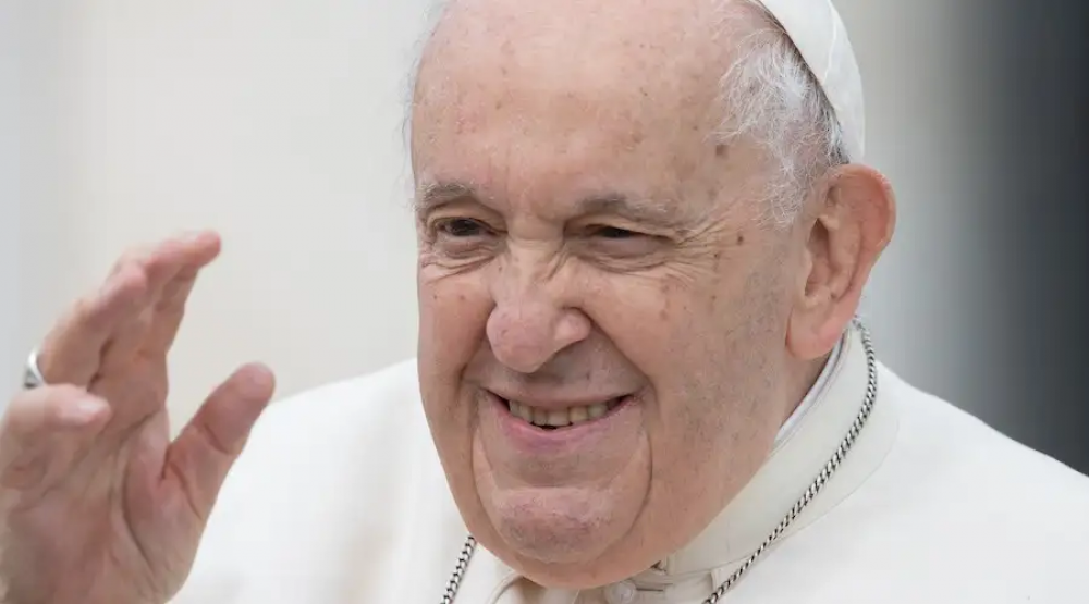 El Papa Francisco recuerda que el Rosario es un arma poderosa contra el mal
