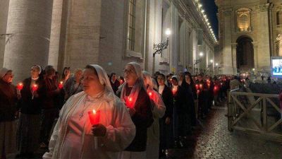 Rosario en San Pedro para invocar el consuelo de Mar�a