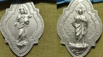 La medalla de Mar�a Auxiliadora, una 