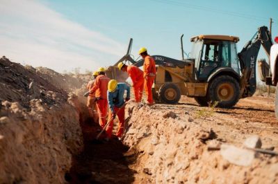 Progresa la obra que renovará el sistema de agua potable a viviendas de Vallecito