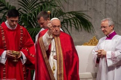 «Parece increíble el mal que puede hacer el hombre», lamenta el Papa en la misa de Pentecostés