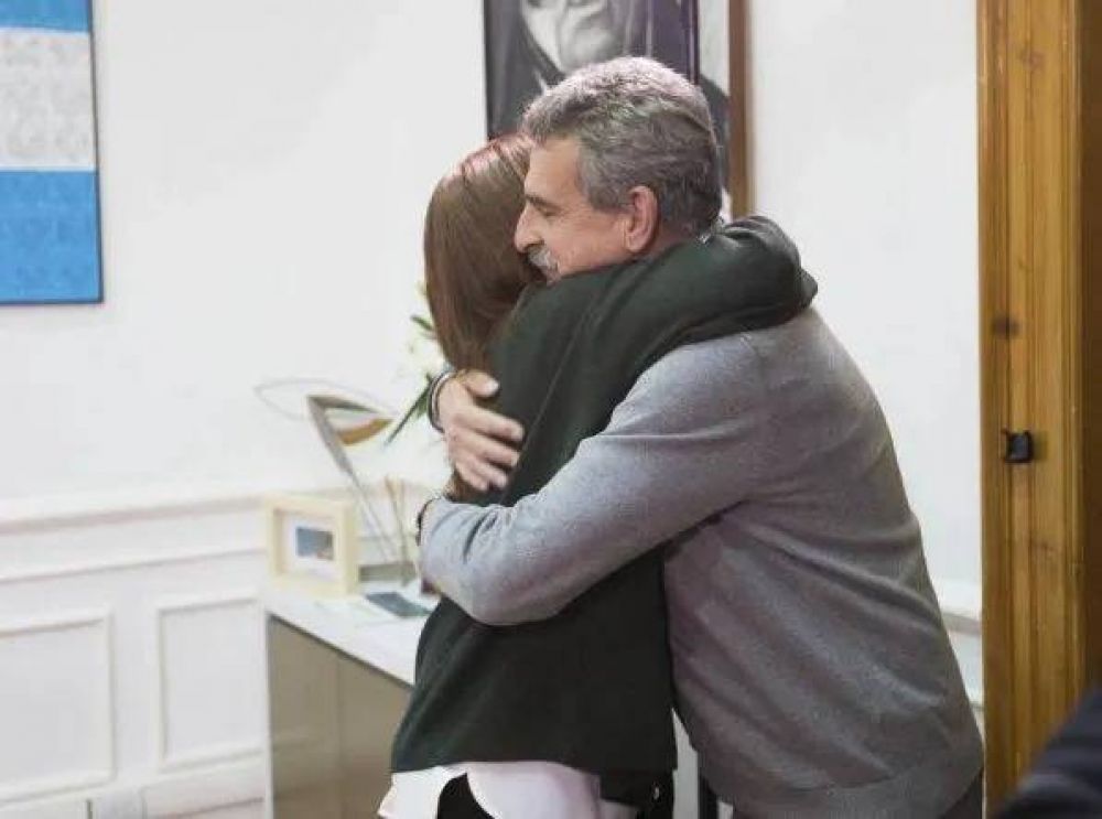 Agust�n Rossi se lanz� como precandidato presidencial y apuesta a su ADN kirchnerista