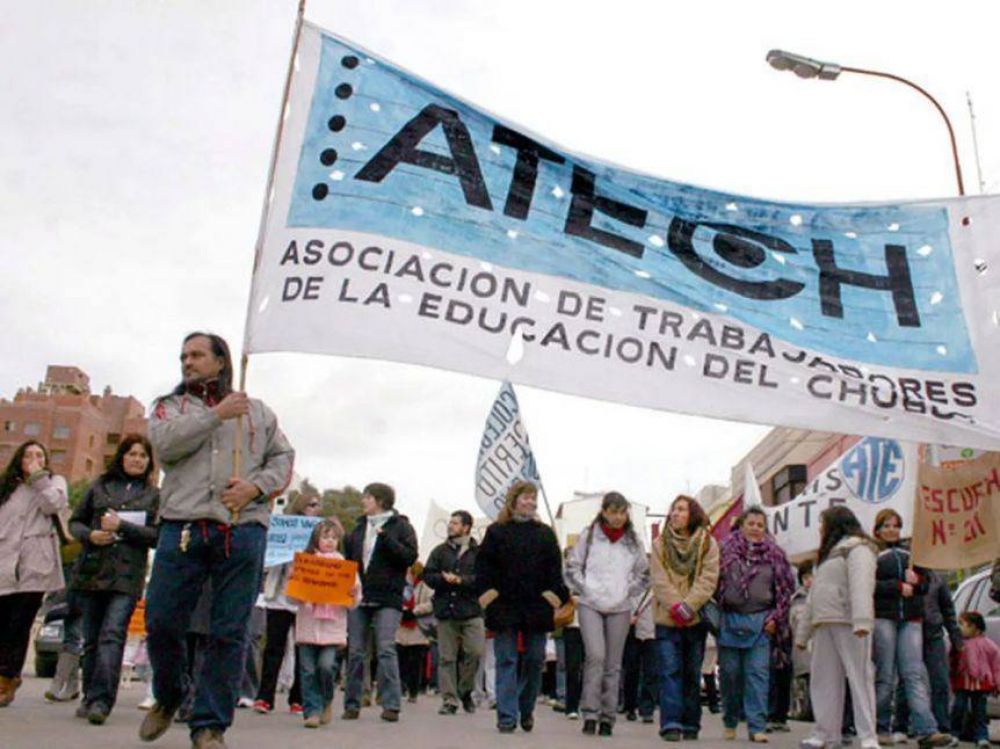El principal gremio docente de Chubut inicia un paro de 72 horas por salarios y vuelve a encender la conflictividad en la provincia patagnica