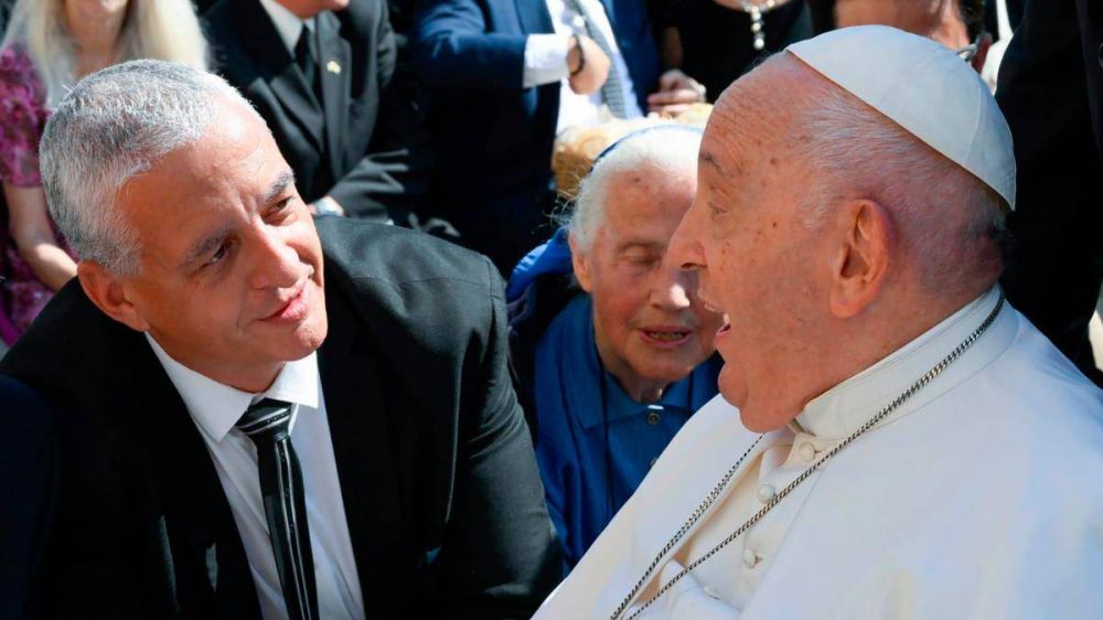 Pietragalla Corti visitó al papa Francisco, como parte de su visita oficial a Italia