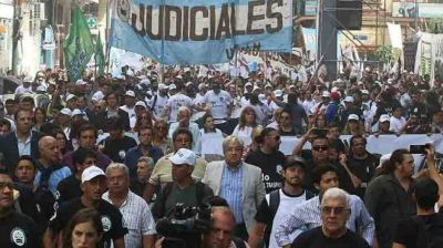 Judiciales marcharon y llamaron a otra huelga para el 8 y 9 de junio
