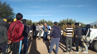 UATRE acompañó el reclamo de los trabajadores de la empresa “Granjas Riojanas SAU”