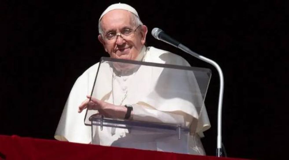 El Papa aconseja hacer la señal de la cruz para recordar el amor de Dios que nos envuelve