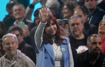 CFK digita el armado electoral: reuniones con Wado De Pedro y contactos con Mximo Kirchner y Massa desde China
