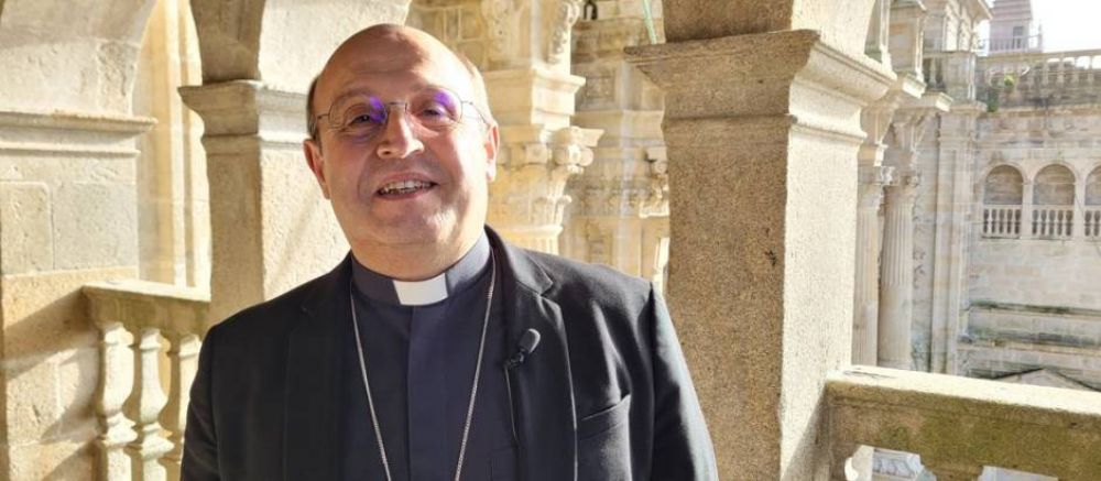 El nuevo arzobispo de Santiago aboga por una Iglesia «humilde pero no acomplejada»