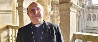 El nuevo arzobispo de Santiago aboga por una Iglesia «humilde pero no acomplejada»
