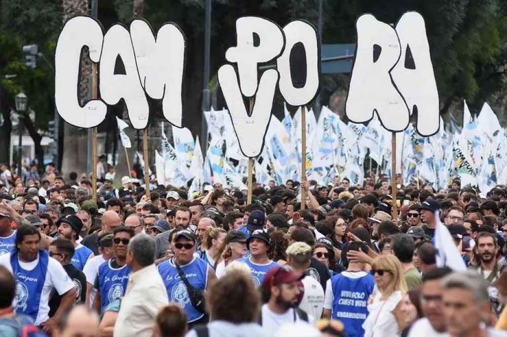 En medio de la negociacin por las candidaturas, La Cmpora saca a la calle a toda su militancia