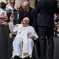 El papa Francisco fue operado 