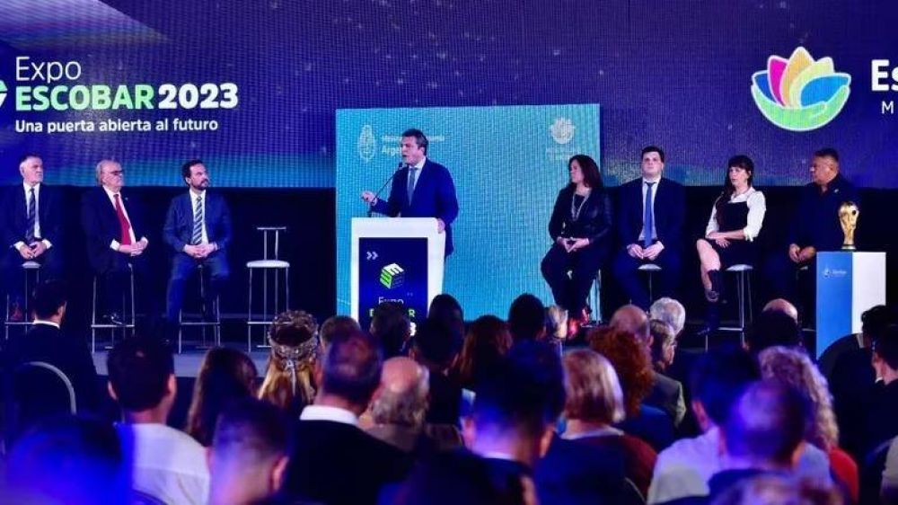 Nos la bancamos: Massa estuvo con Chiqui Tapia mientras el Presidente encabezaba un acto en Pilar