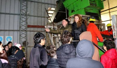 Más de 150 jóvenes visitaron la planta de tratamiento de residuos