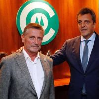 Massa fue a comer un asado a una entidad del campo, escuch reclamos y le anunci $1000 millones
