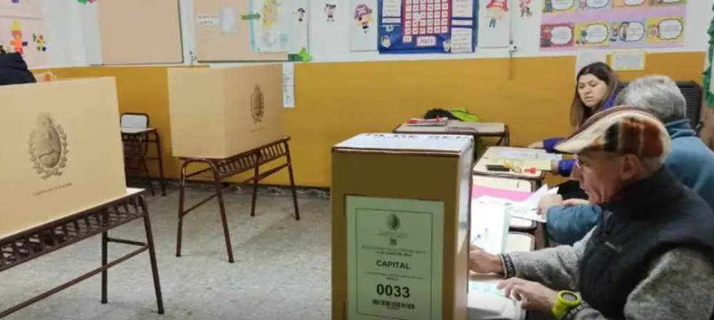 Empezaron las elecciones con demoras en algunas escuelas de Mendoza