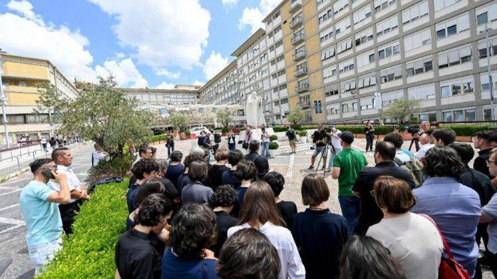 El Papa Francisco rez� el �ngelus en privado en el Hospital Gemelli