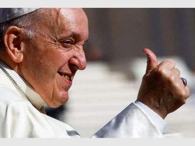 El papa Francisco continúa la recuperación y el trabajo desde el hospital