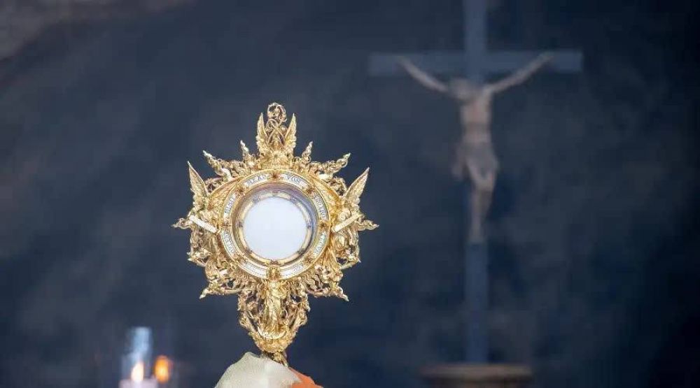 Papa Francisco: La Eucarist�a es por excelencia el sacramento del amor