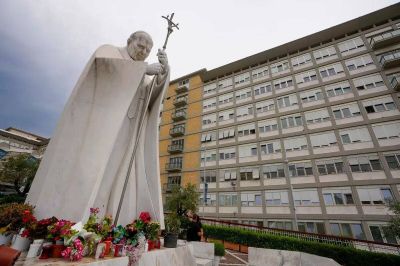 Vaticano: El papa recibir� el alta �en los pr�ximos d�as�