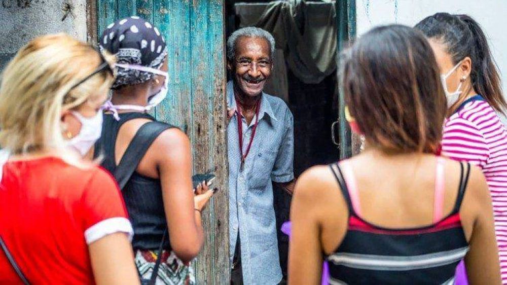 El Papa: En el encuentro entre j�venes y ancianos Dios nos da su futuro