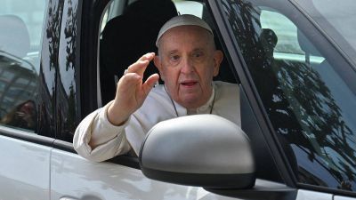 Francisco fue dado de alta y hablar� el domingo ante miles de fieles