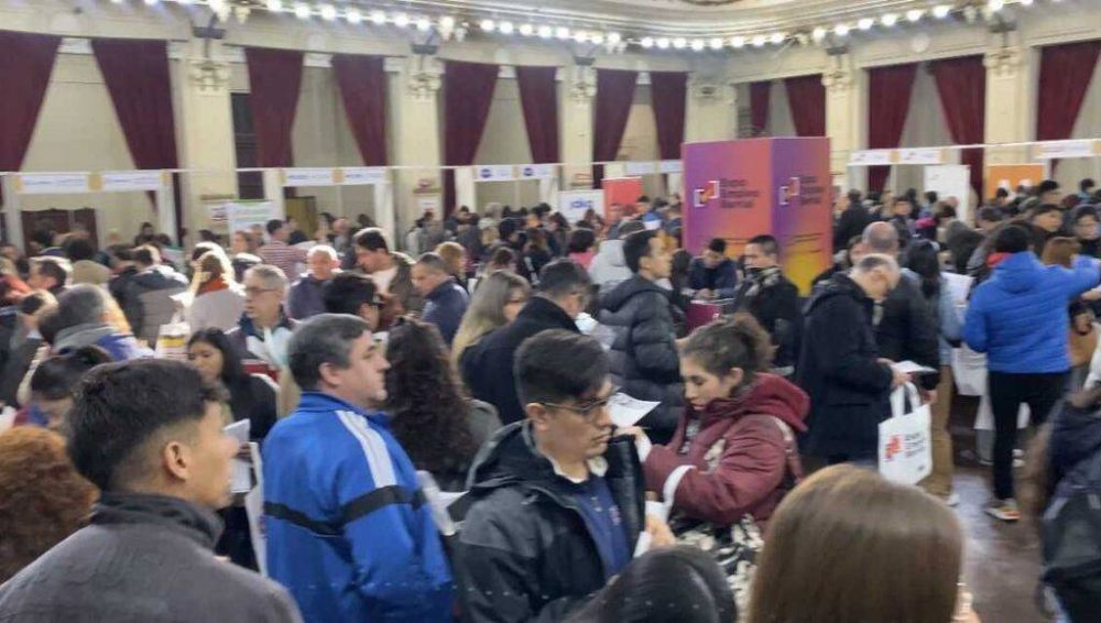 Ms de 1.500 personas participaron de la Expo Empleo Barrial que se realiz en Caballito