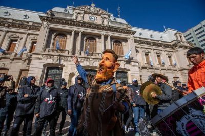 Una multitud repudi� el autoritarismo de Morales