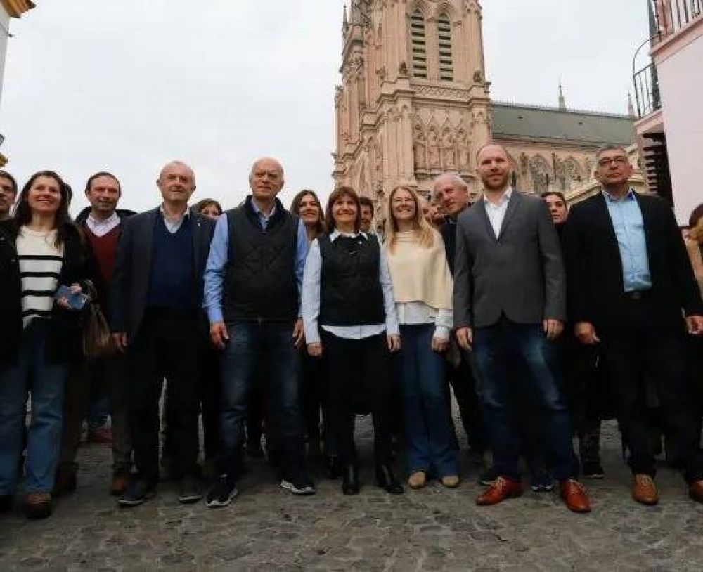 Patricia Bullrich y N�stor Grindetti muestran su ej�rcito para pelear intendencias en Buenos Aires