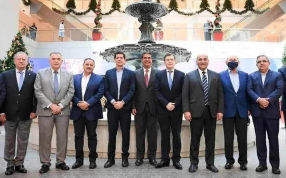 El peso de los l�deres territoriales tambi�n juega y se anota el primer gobernador como candidato presidencial