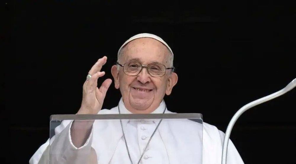 �Gracias por sus oraciones�, dice el Papa Francisco que vuelve a rezar el �ngelus en p�blico