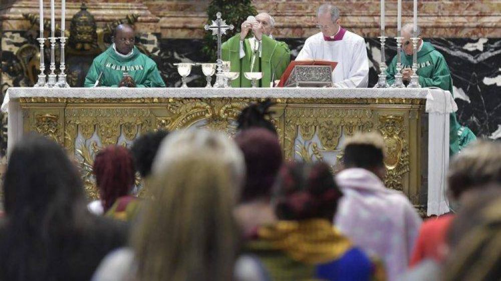 El Papa: Se comprende la Eucarist�a si se da a los m�s pobres