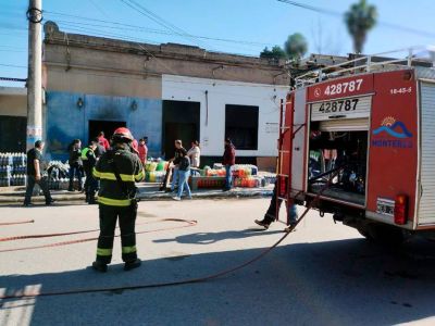 Susto en Acheral: Una distribuidora de bebidas se prendi fuego
