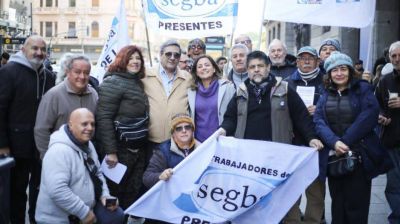 Trabajadores de empresas privatizadas exigen reconocimiento en el Congreso Nacional