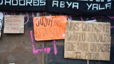 Sindicatos y organizaciones sociales marchan a la Casa de Jujuy en rechazo a la reforma constitucional de Gerardo Morales