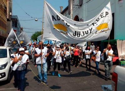 Docentes del nivel inicial y primario de Jujuy resuelven continuar con medidas de fuerza y le extienden el conflicto a Morales