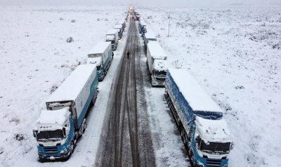 Más de 2000 camiones varados en Mendoza por un fuerte temporal