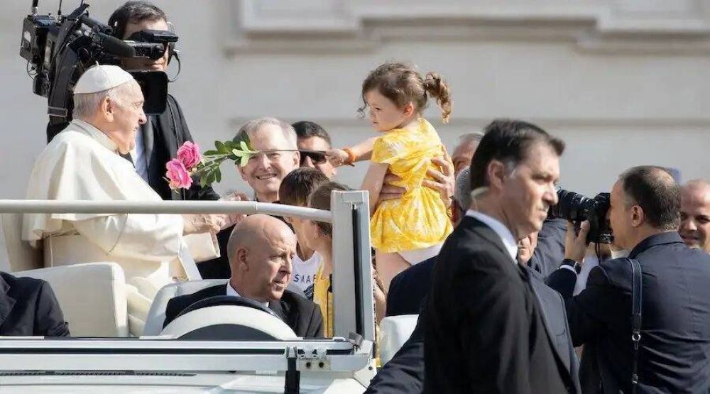 El Papa Francisco advierte que no hay santidad sin servicio a los pobres y marginados