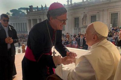Monse�or Garc�a Cuerva: el papa Francisco bendijo y le entreg� el palio al nuevo arzobispo de Buenos Aires