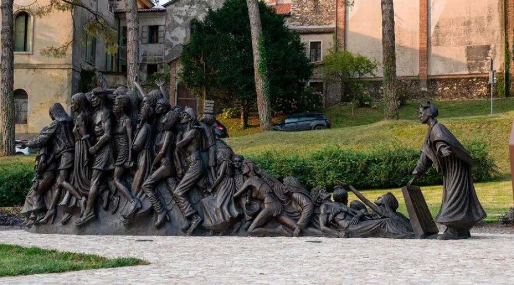 Cardenal Parolin bendijo nueva escultura de santa que sufri� la esclavitud