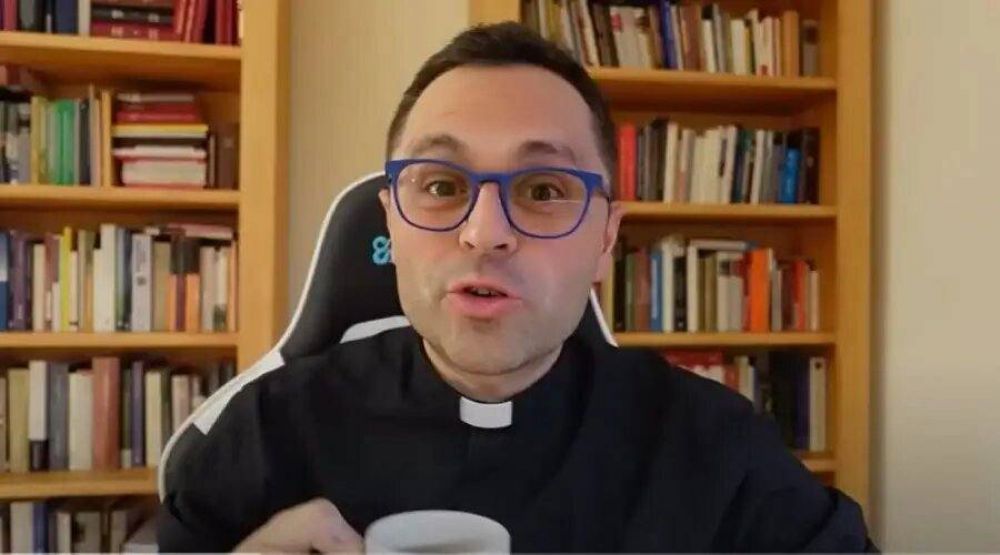Sacerdote youtuber con miles de seguidores ofrece 3 consejos para usar bien Internet