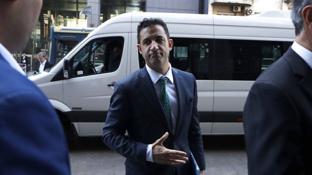 Tombolini le prohibi a Coca Cola el lanzamiento de un envase de 2,35 litros