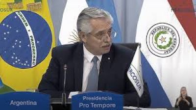 Fernández habló en el Mercosur de la «deuda irresponsablemente pedida y otorgada por FMI»