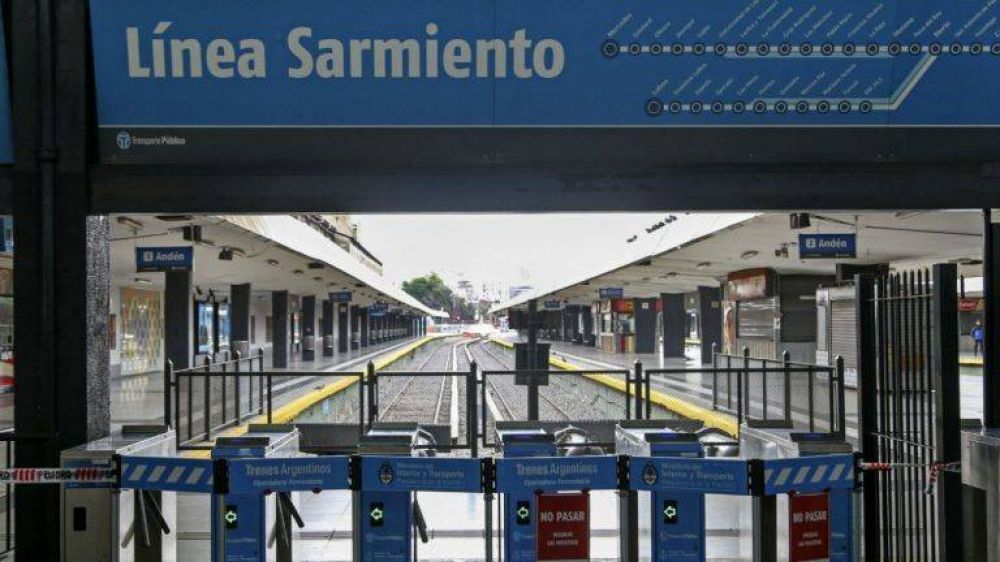 Un paro sorpresivo en el Tren Sarmiento se suma a la medida de fuerza en colectivos y complejiza todav�a m�s la situaci�n del transporte en el AMBA