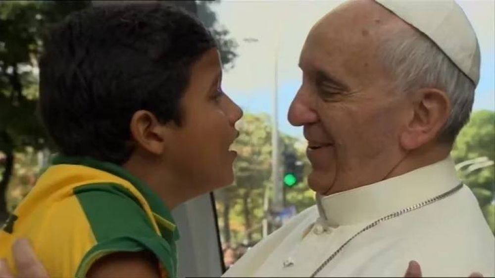 El ni�o que hace 10 a�os abraz� al Papa Francisco le cumpli� su promesa: ingres� en el seminario para ser sacerdote