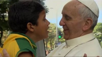 El ni�o que hace 10 a�os abraz� al Papa Francisco le cumpli� su promesa: ingres� en el seminario para ser sacerdote