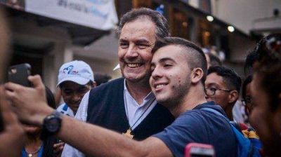 La alegr�a de los salesianos por la p�rpura al Rector Mayor