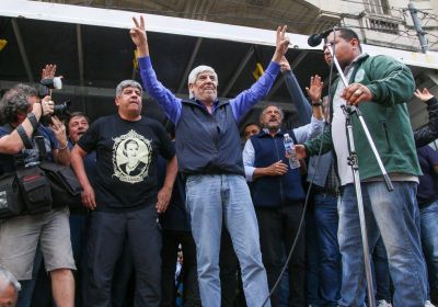Moyano va por la reelección en Camioneros y ya negocia el adelantamiento de las paritarias para ganarle a la inflación y despegarlas del clima electoral